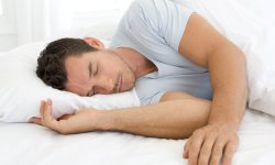 Сон на боку полезнее, рассказывают ученые